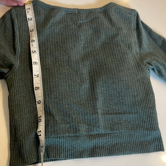 Heather green ebb to street long sleeve lululemon crop size 2 - Picture 5 of 5